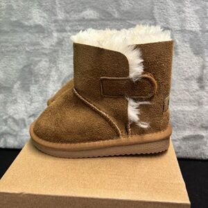 Apres by Lamo Infant Girls Size 4 Brown Winter Boots with Cream Faux Fur lining!